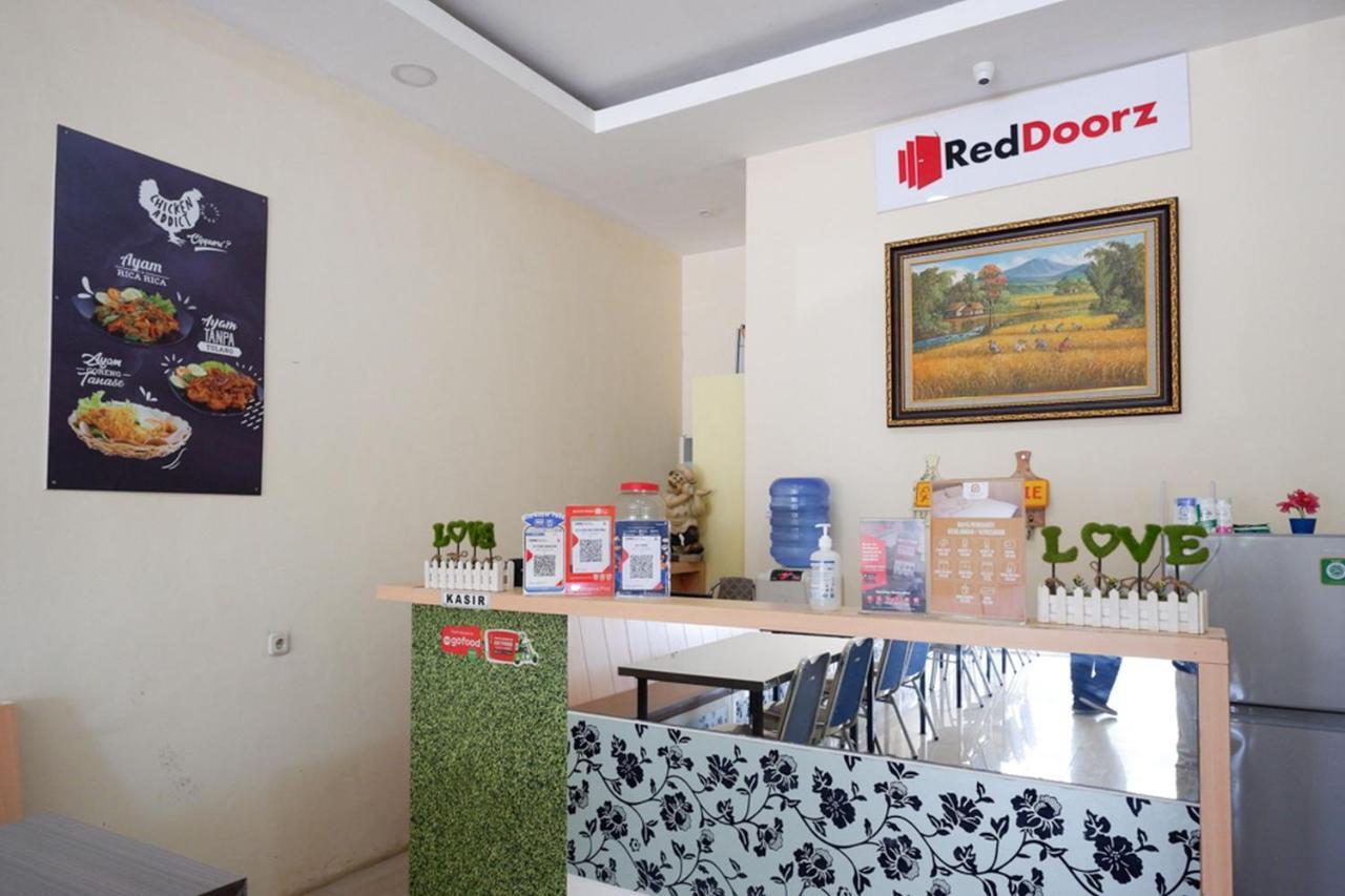 Reddoorz Plus @ Losari Макасар Экстерьер фото