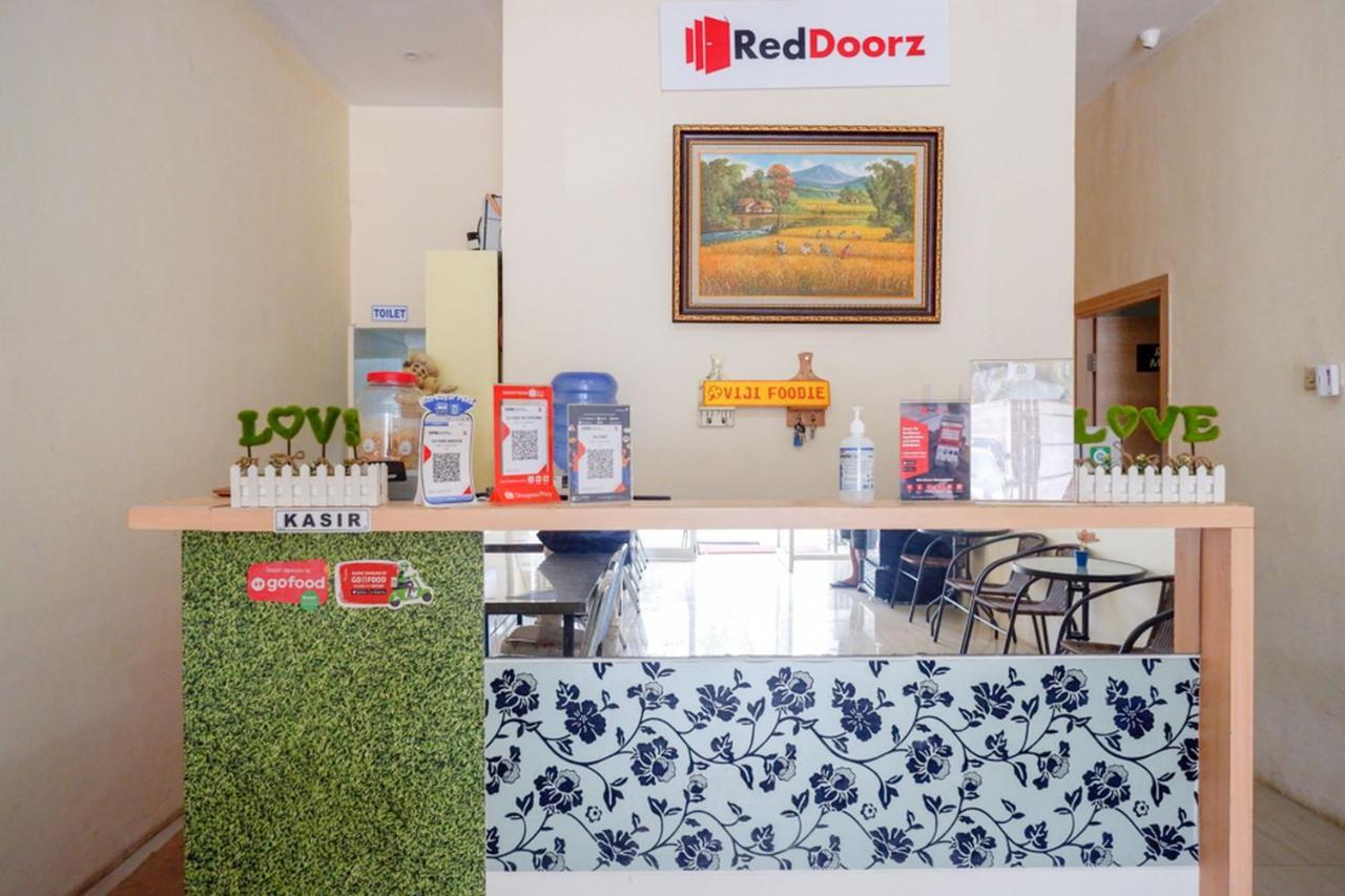 Reddoorz Plus @ Losari Макасар Экстерьер фото